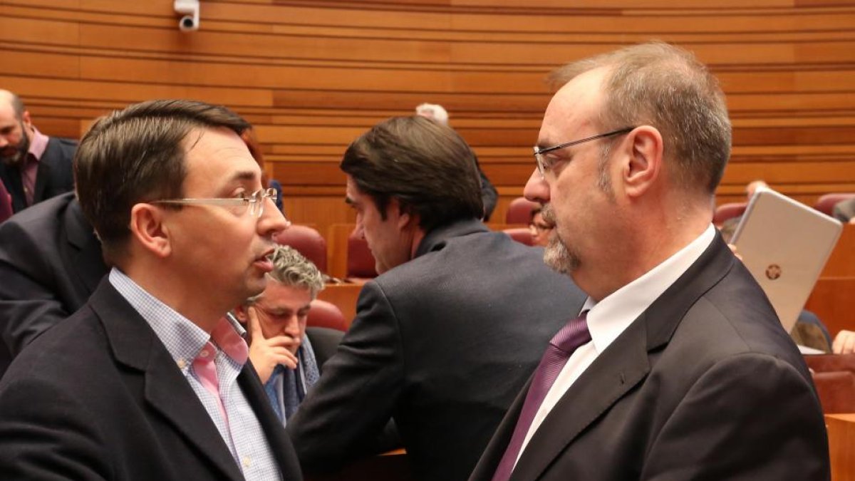 El consejero de Educación, Fernando Rey,, durante el pleno de las Cortes-ICAL