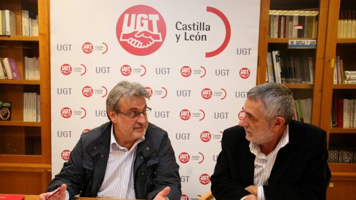 El coordinador autonómico de IU, José María González, y el secretario autonómico de UGT, Agustín Prieto, se reúnen para analizar los Presupuestos Generales de la Comunidad para 201-Ical