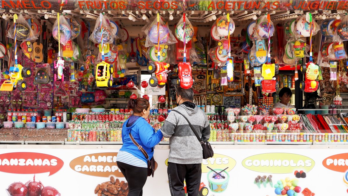 El Real de la Feria en el primer domingo de fiestas. ICAL