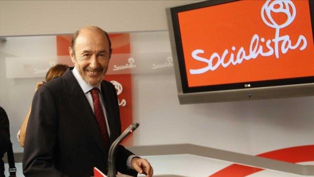 Alfredo Pérez Rubalcaba, durante una comparecencia en la sede del PSOE, a mediados del 2014.-AGUSTÍN CATALÁN