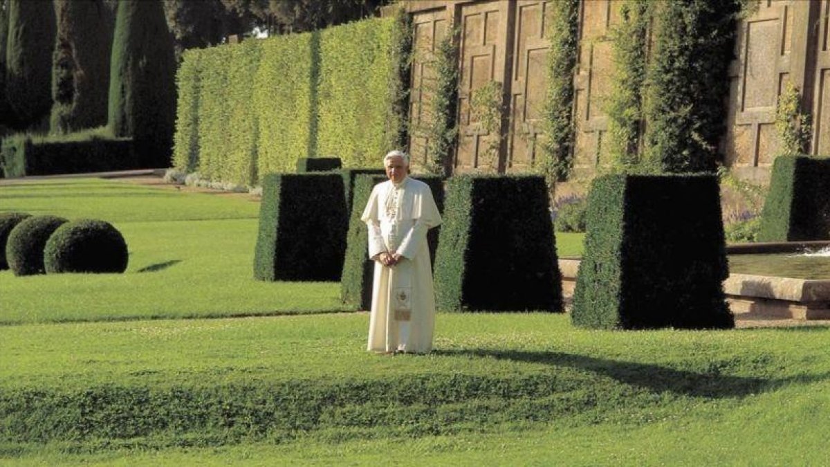 Benedicto XVI, el anterior Papa, durante su retiro en Castelgandolfo, el 8 de noviembre del 2006.-REUTERS