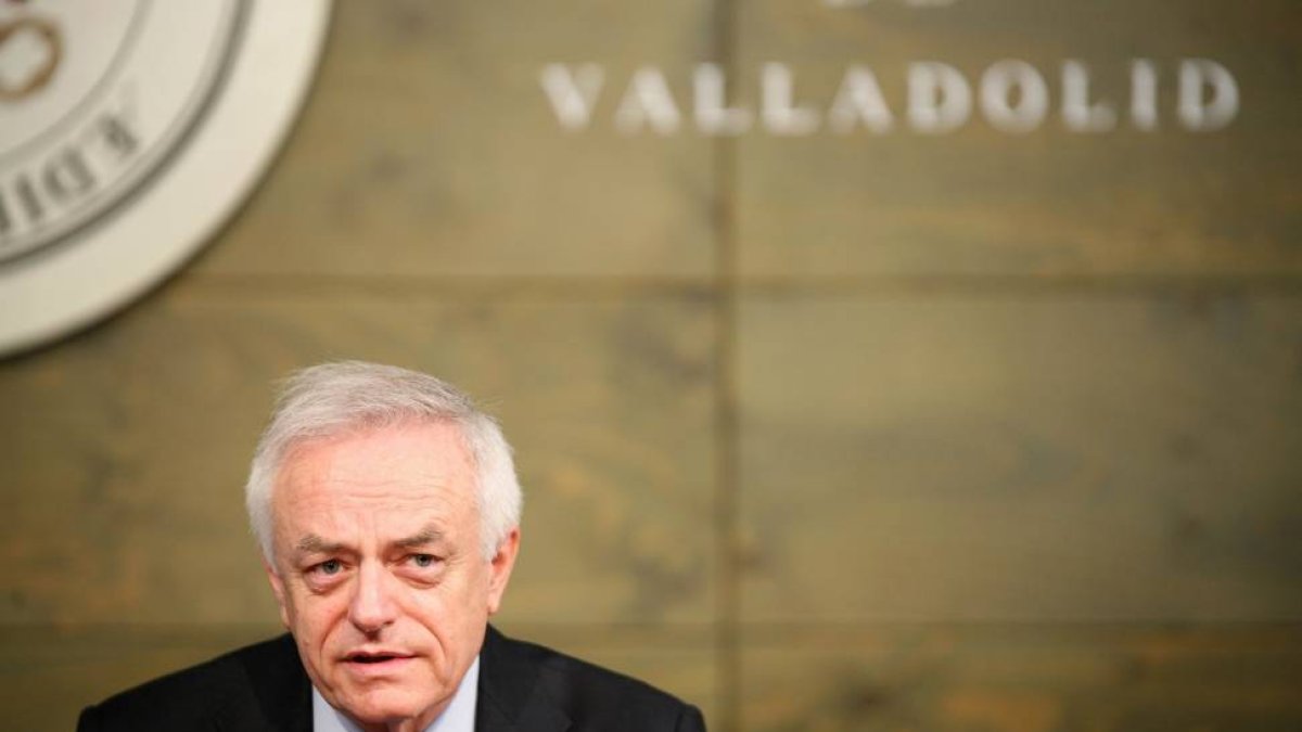 El presidente del Consejo Social de la Universidad de Valladolid, Gerardo Gutiérrez, presenta las conclusiones del informe 'Reflexiones sobre la oferta de titulaciones de la UVA'-Ical