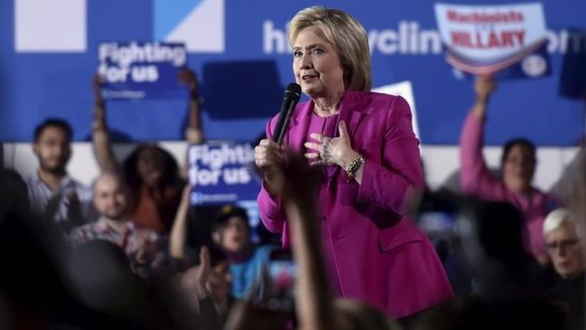 Clinton habla en un mitin en Las Vegas (Nevada), este jueves.-REUTERS / DAVID BECKER