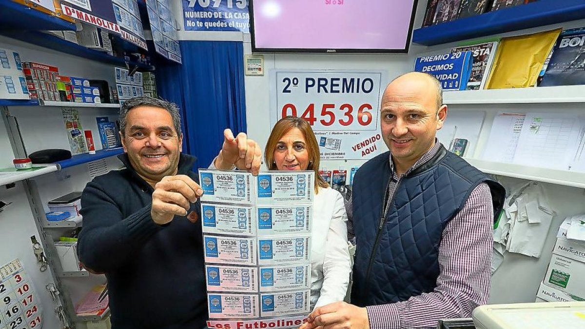 Propietarios del kiosko Los Futbolines, de Medina, que repartieron 6,5 millones en 2016.-PABLO REQUEJO