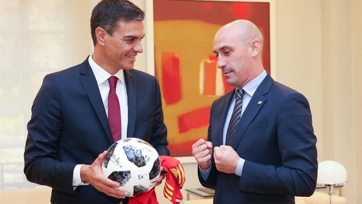 Pedro Sánchez y Luis Rubiales, en la Moncloa.-FERNANDO CALVO (EFE)