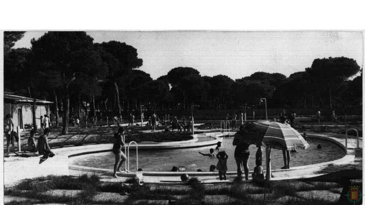 Piscina del círculo campestre del Pinar de Antequera en los años 70.- ARCHIVO MUNICIPAL VALLADOLID -1-