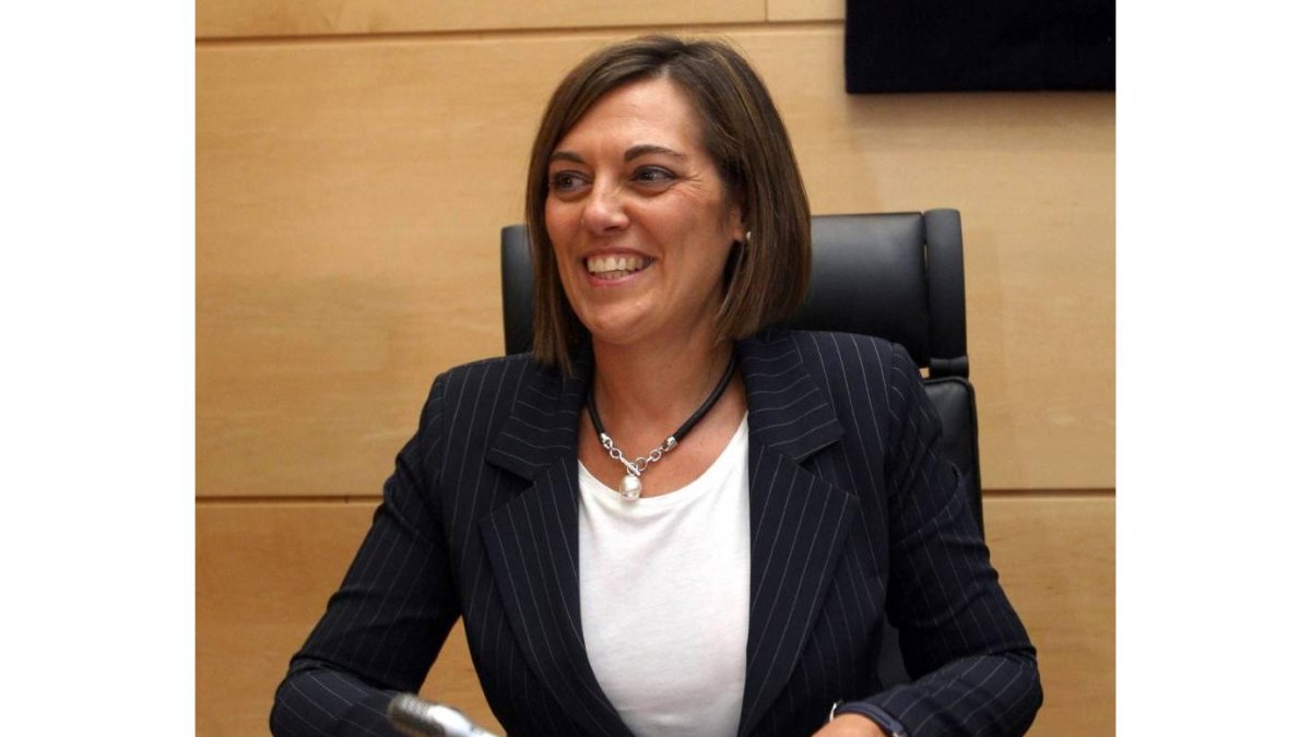 La consejera de Familia e Igualdad de Oportunidades, Milagros Marcos, comparece en la Comisión de Hacienda para explicar las cuentas de su departamento para 2015-Ical