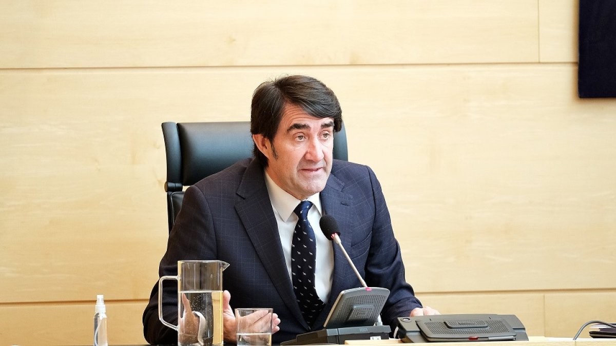 Juan Carlos Suárez-Quiñones, durante su comparecencia de ayer en las Cortes. E. M.
