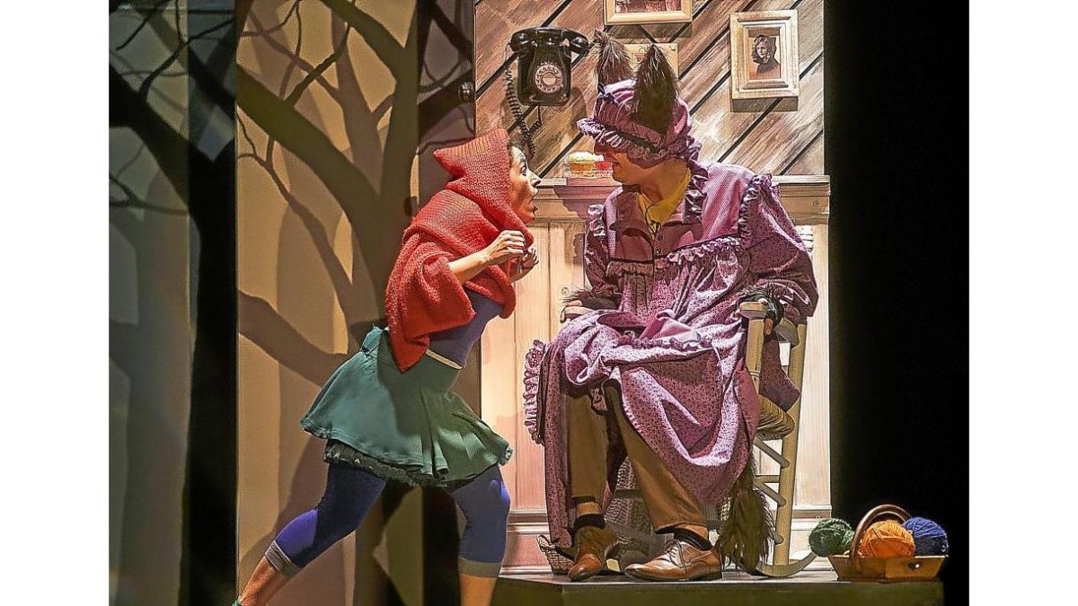 Una escena de ‘Caperucita. Lo que nunca se contó’-TELONCILLO TEATRO