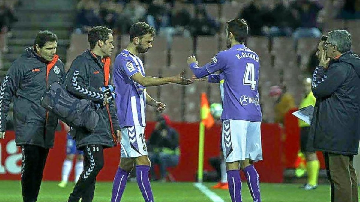 Deivid, en el momento de ser sustituido por Kiko Olivas en el partido frente al Granada.-PHOTO-DEPORTE