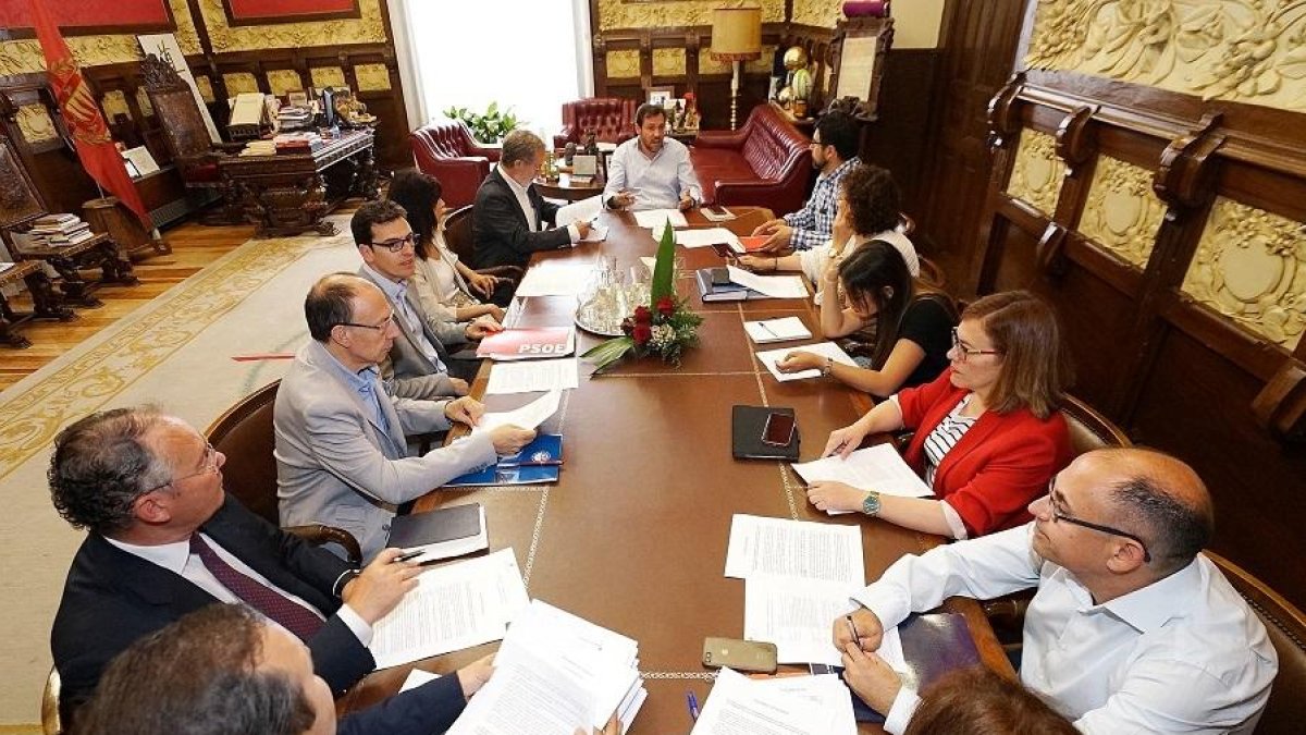 EL gobierno municipal en una junta-ICAL