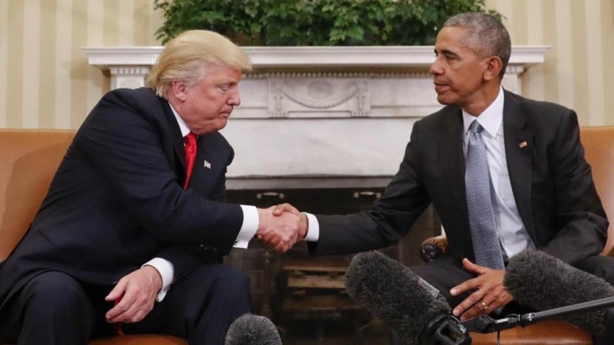 Trump y Obama, el 10 de noviembre del 2016, durante un encuentro en la Casa Blanca tras la victoria del primero en las elecciones.-AP / PABLO MARTINEZ MONSIVAIS