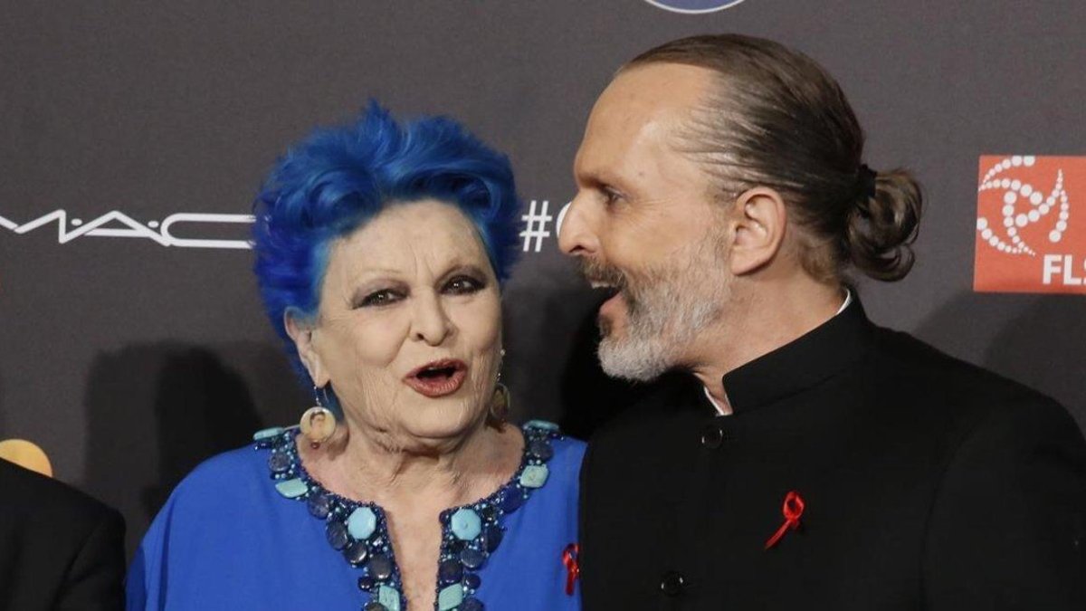 Lucía Bosé y su hijo Miguel, en Barcelona en el 2014.-ÁLVARO MONGE