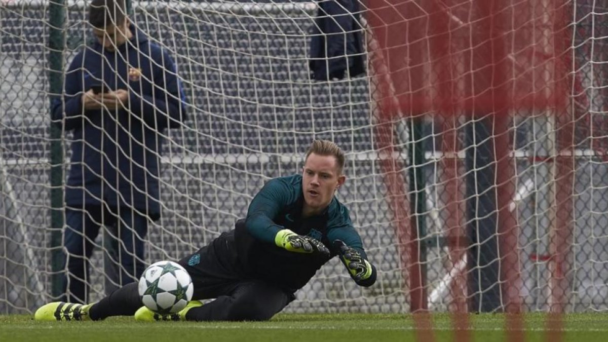 Ter Stegen durante un entrenamiento-EFE / ALEJANDRO GARCIA