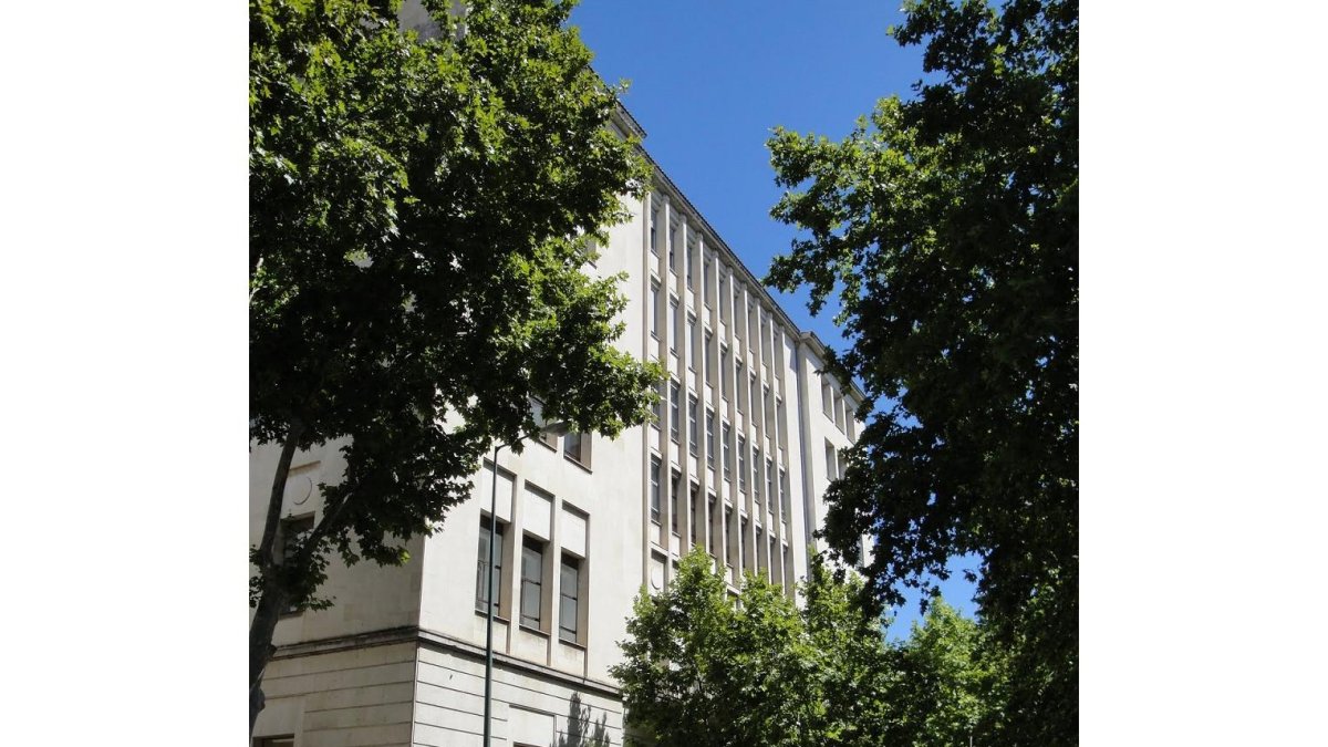 Facultad de medicina de Valladolid donde ha estado ubicado el centro de farmacovigilancia. -E.M