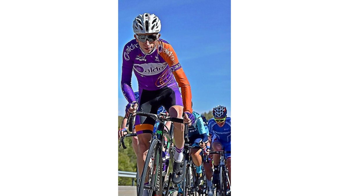 El ciclista vallisoletano Jesús Arozamena durante una de las pruebas de la Copa de España.-DIEGO ROLDÁN