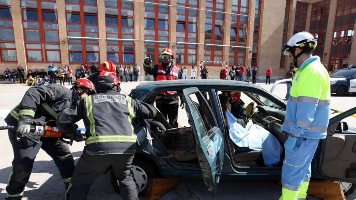 Simulacro de accidente de tráfico en Valladolid-Ical