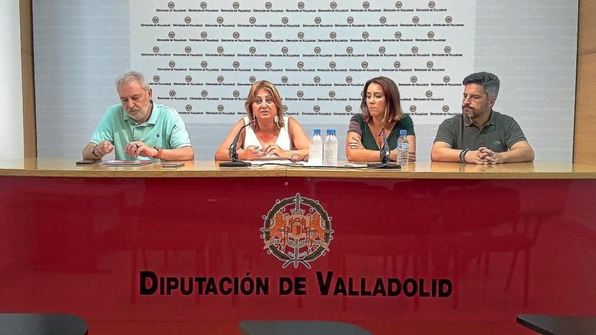 Pedro Pablo Santamaría, Teresa López, Virginia Almanza y Julio del Valle hacen balance ayer de tres años de legislatura. S. G. C.-S. G. C.