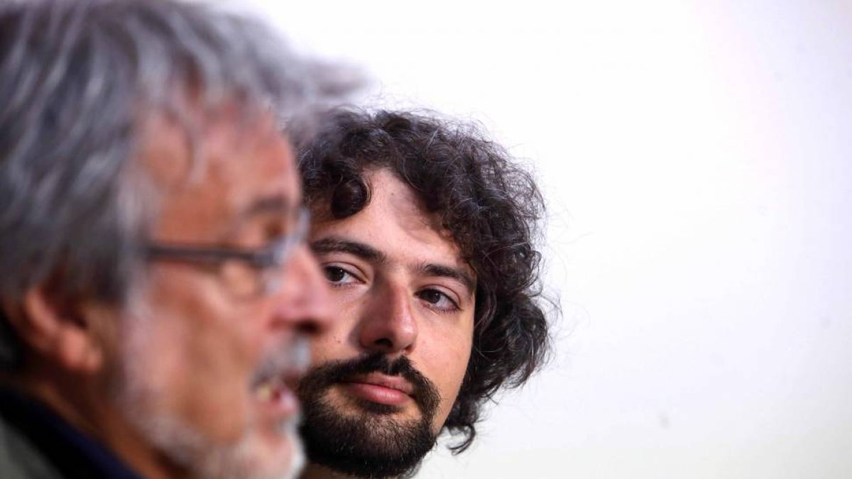 El coordinador de IUCyL, José María González, y el procurador de IU-Equo convergencia por Castilla y León, José Sarrión, presentan las líneas de trabajo de la formación para los próxmos meses-Ical