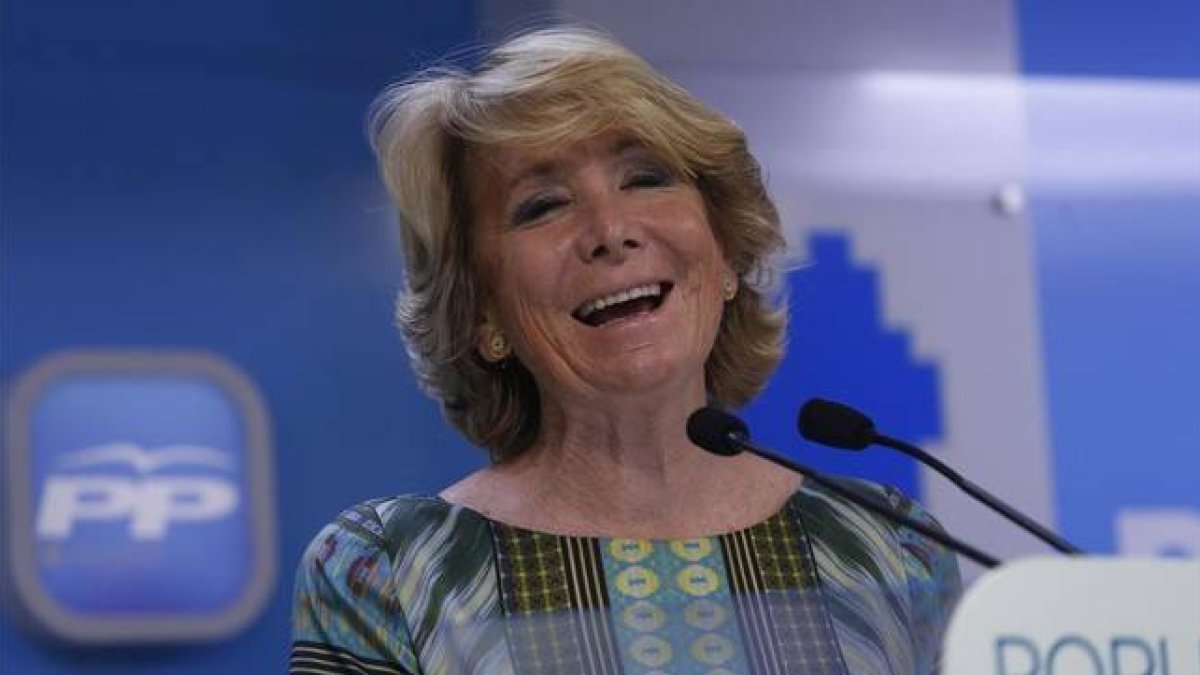 Esperanza Aguirre, en su rueda de prensa de valoración del 24-M, ayer.-Foto: DAVID CASTRO