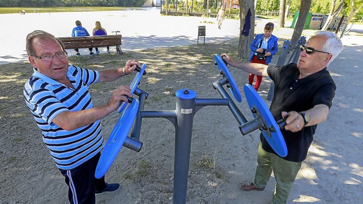 Uno de los parques biosaludables situado en el parque de las Moreras de Valladolid.-J.M. LOSTAU