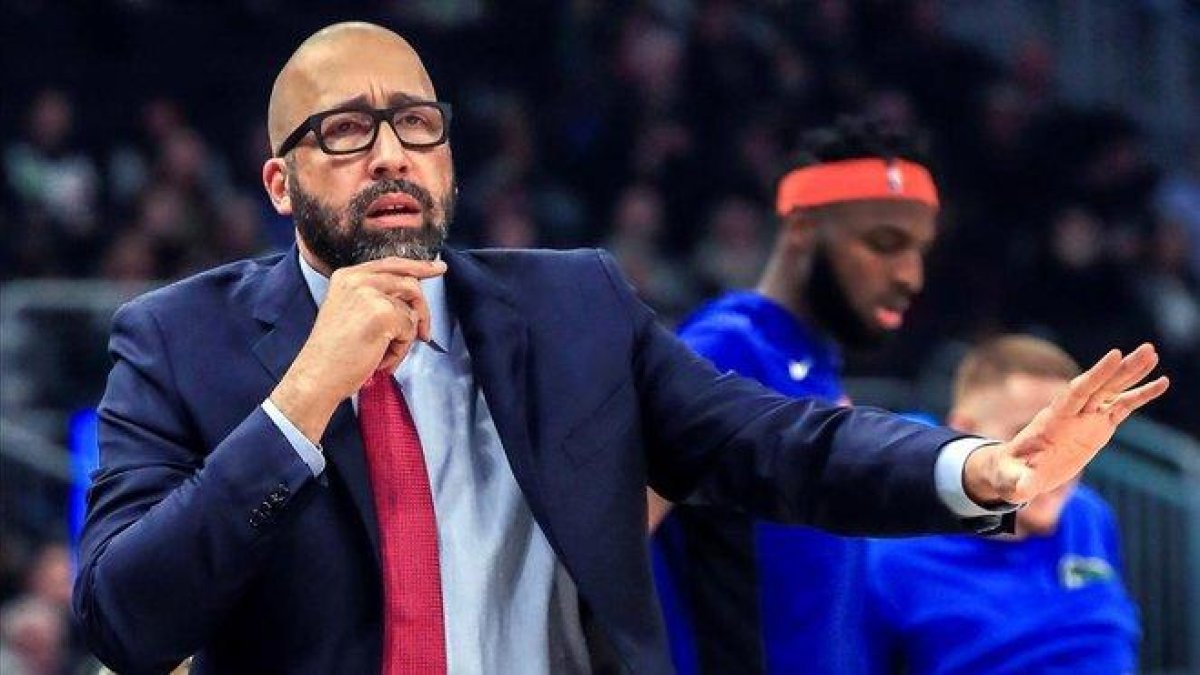 David Fizdale, durante un partido de los Knicks en Milwaukee.-TANNEN MAURY (EFE)