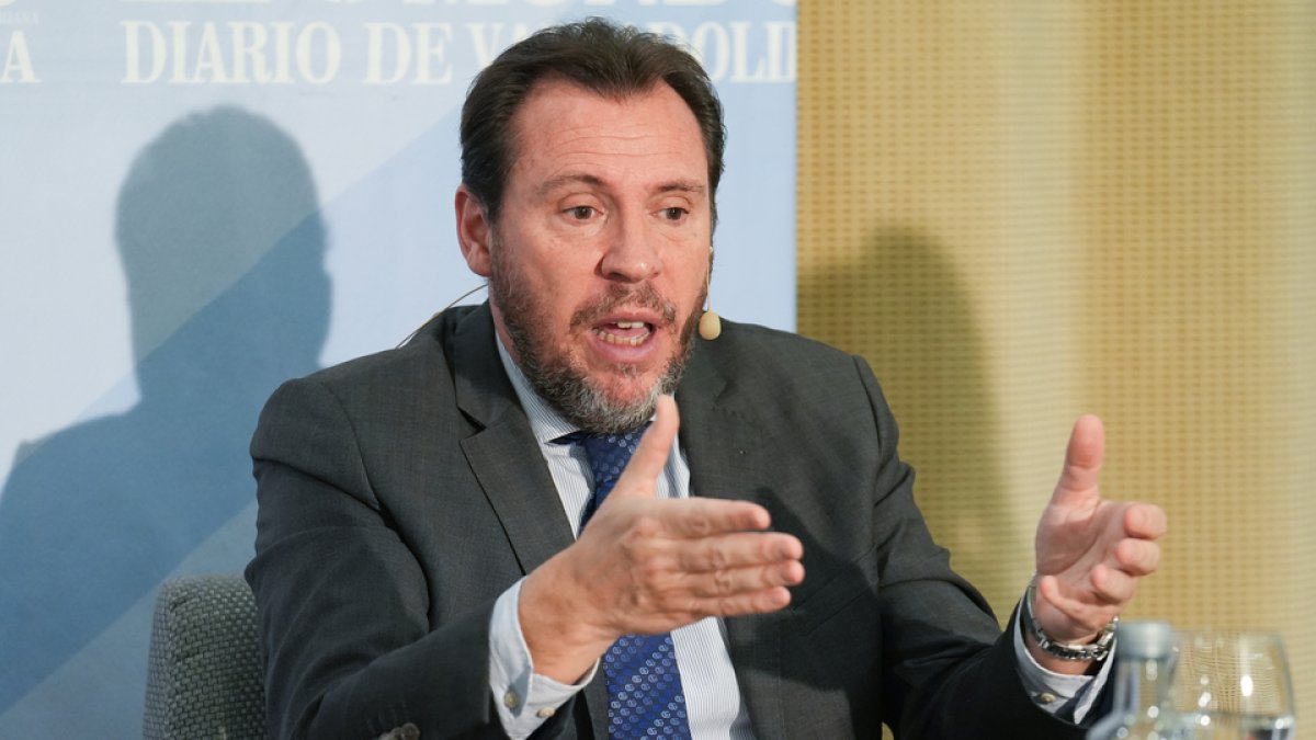 Óscar Puente durante el Club de Prensa de El Mundo. / LOSTAU
