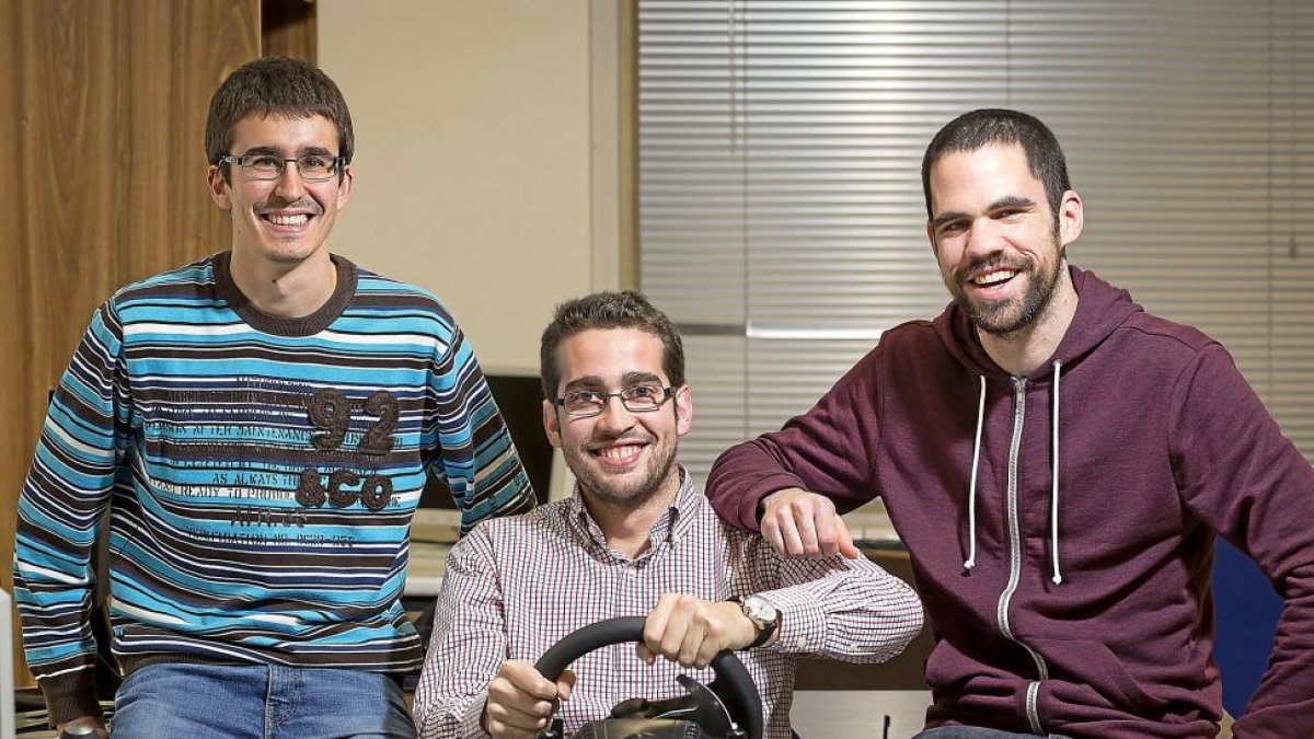 Carlos Meléndez, Víctor Martínez y Rubén Ruiz en la Escuela Técnica Superior de Ingenieros de Telecomunicación de Valladolid.-PHOTOGENIC