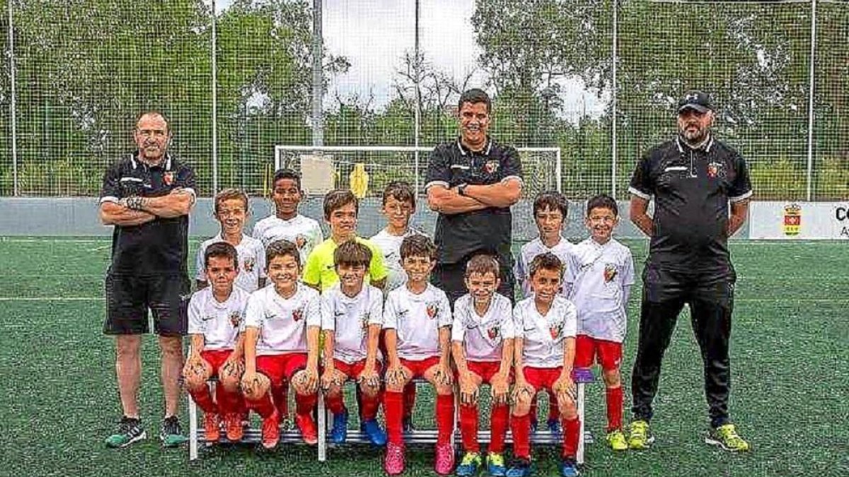 Jugadores y técnicos del Arroyo Pisuerga, club anfitrión.-EM