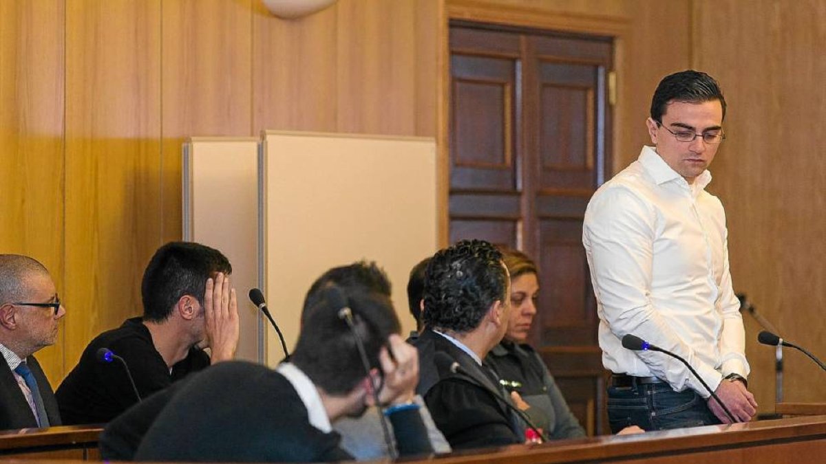 Emilio José G.V., el joven de la peña 'Ultravioletas' acusado de intentar asesinar a otro miembro de este grupo ultra de seguidores del Real Valladolid en un bar de la plaza San Miguel-Pablo Requejo