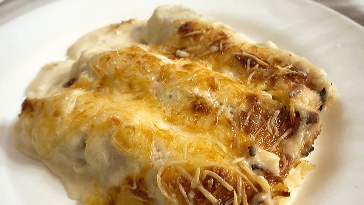 CANELONES BOLOÑESA CON BECHAMEL GRATINADA. EM