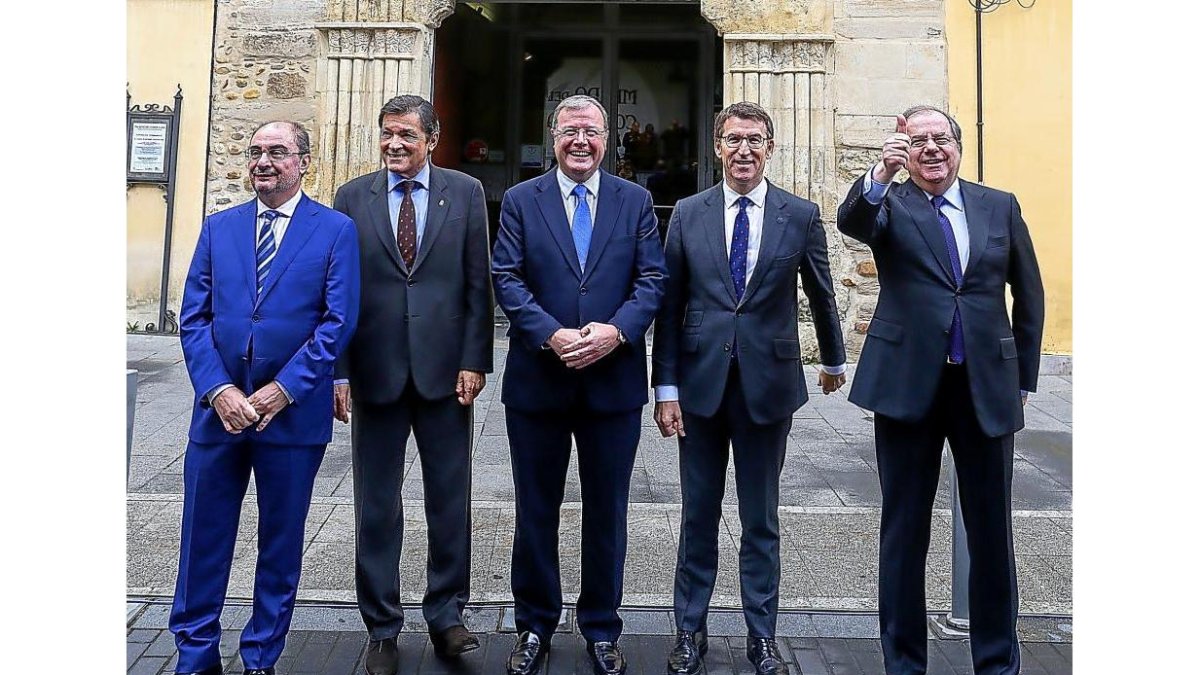 Francisco Javier Lambán, Javier Fernández, Antonio Silván, Alberto Núñez Feijoo y Juan Vicente Herrera.-ICAL