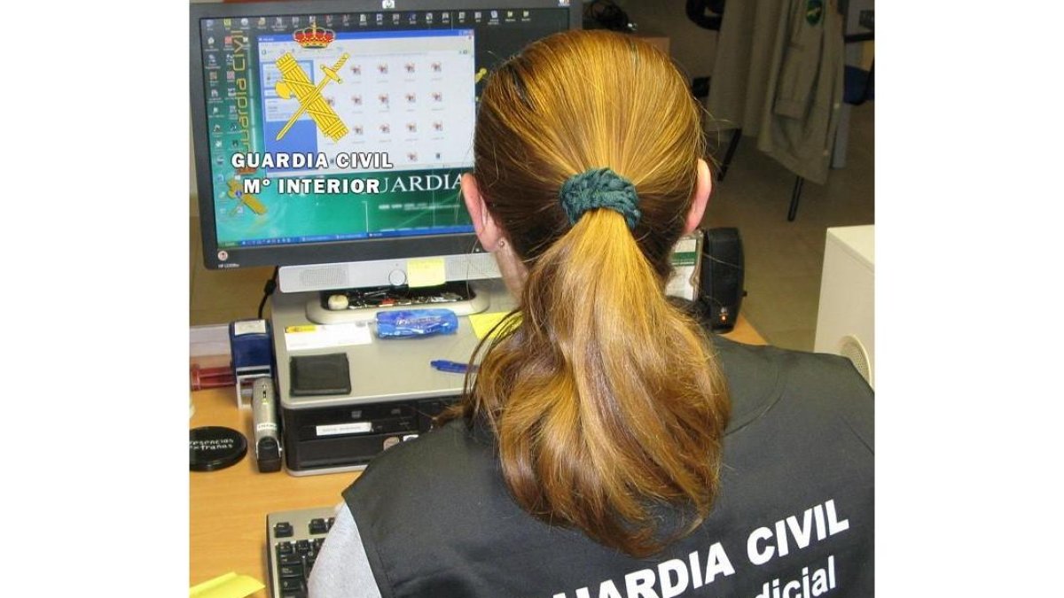 -GUARDIA CIVIL