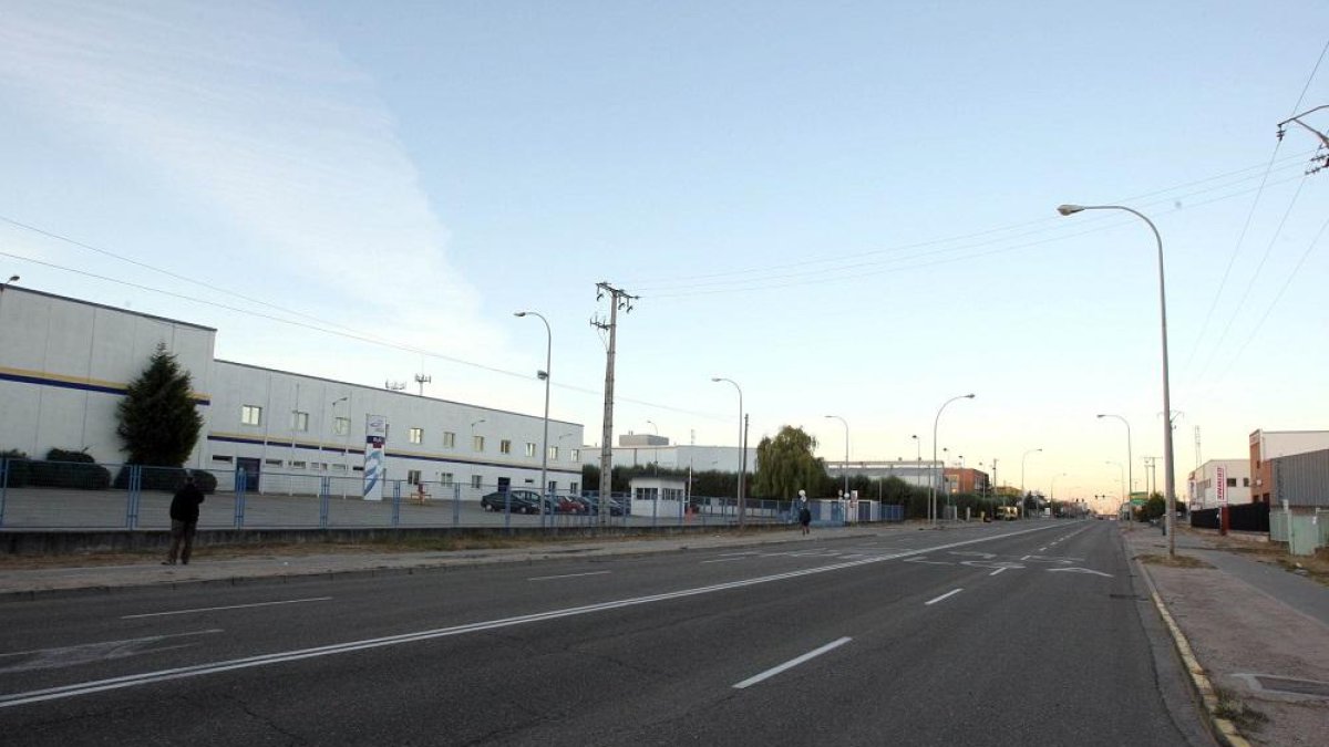 Una de las calles del polígono de San Cristóbal.- ICAL