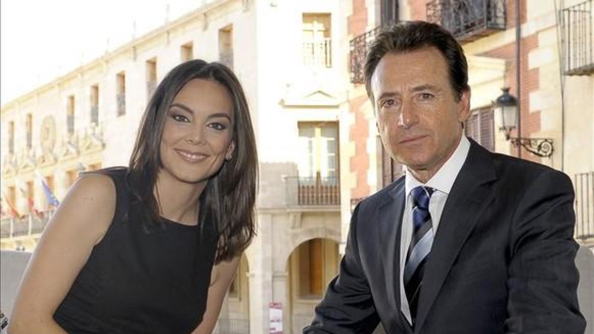Mónica Carrillo y Matías Prats, presentadores de 'Antena 3 noticias 2'.-ARCHIVO