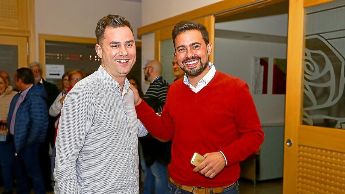 Javier Alonso Cendón y Diego Moreno, anoche tras conocer los resultados.-ICAL