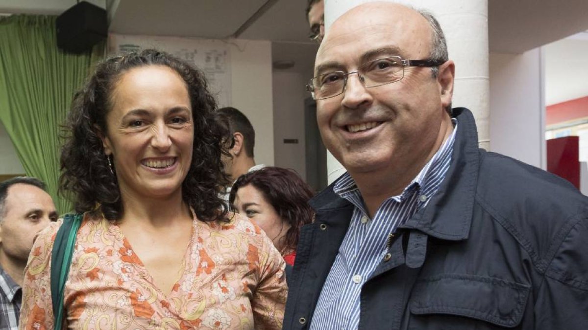 Esther Mínguez y Salvador Arpa, tras la asamblea en Santovenia.-Photogenic