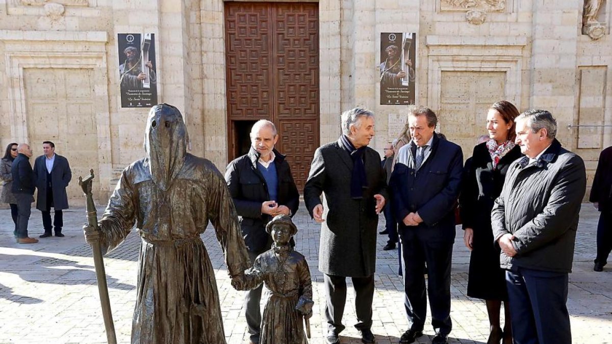 Víctor Caramanzana, Artemio Domínguez, José Antonio de Santiago-Juárez, Josefa García Cirac y Julio de las Heras ayer, durante su visita.-ICAL