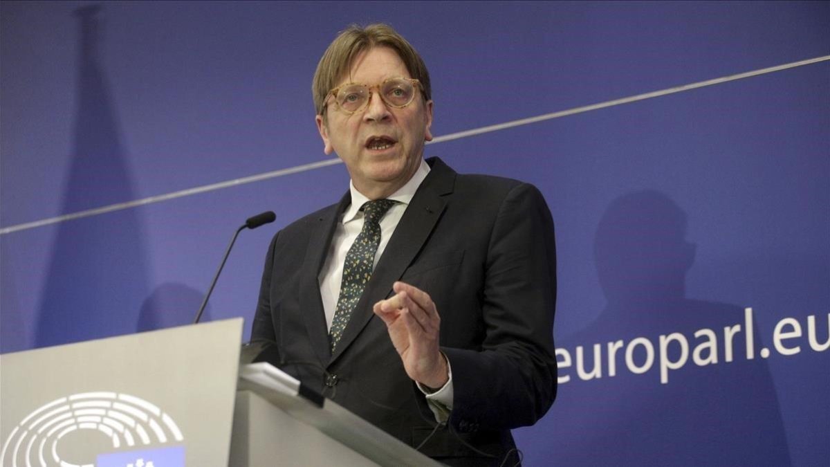 El líder de los liberales europeos (ALDE), Guy Verhofstadt.-AP / OLIVIER MATTHYS
