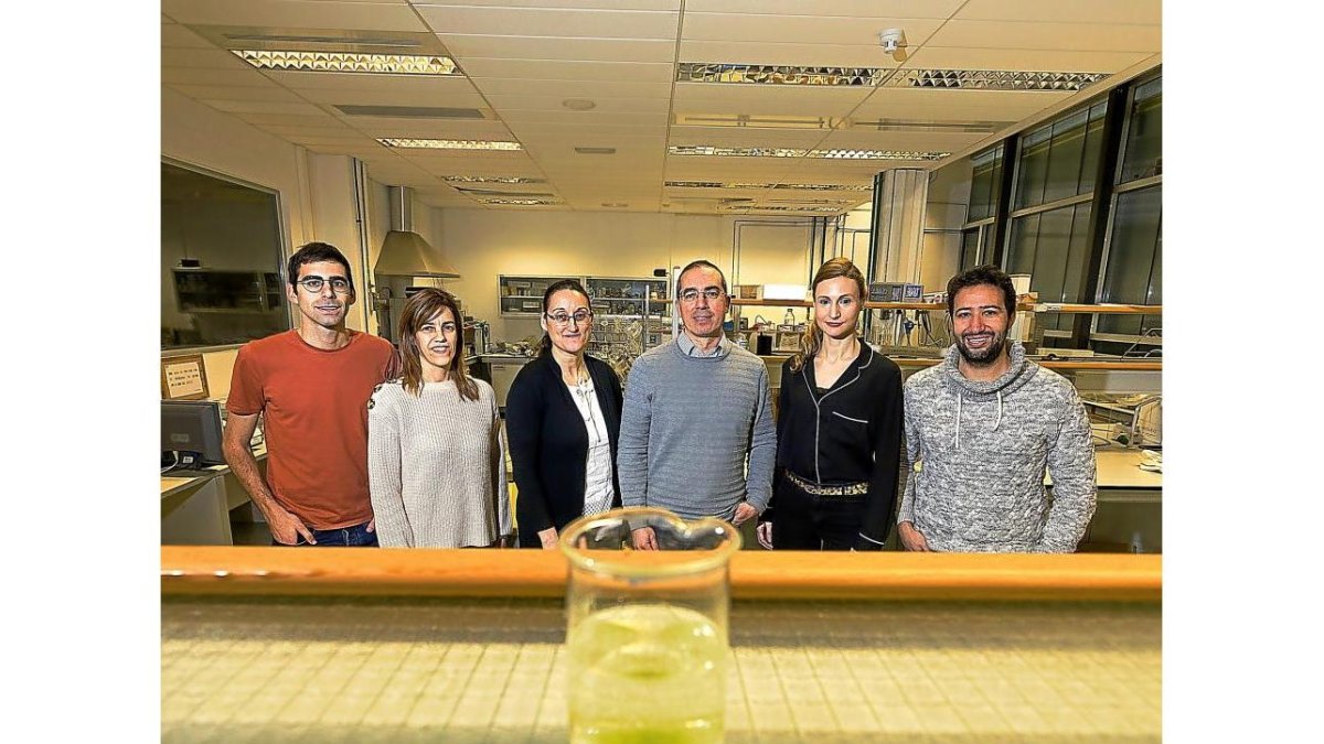 Investigadores del proyecto de depuración en las instalaciones del centro Cartif.-PHOTOGENIC / PABLO REQUEJO
