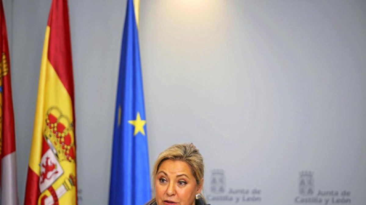 La vicepresidenta de la Junta, Rosa Valdeón, ayer, tras el Consejo de Gobierno.-ICAL