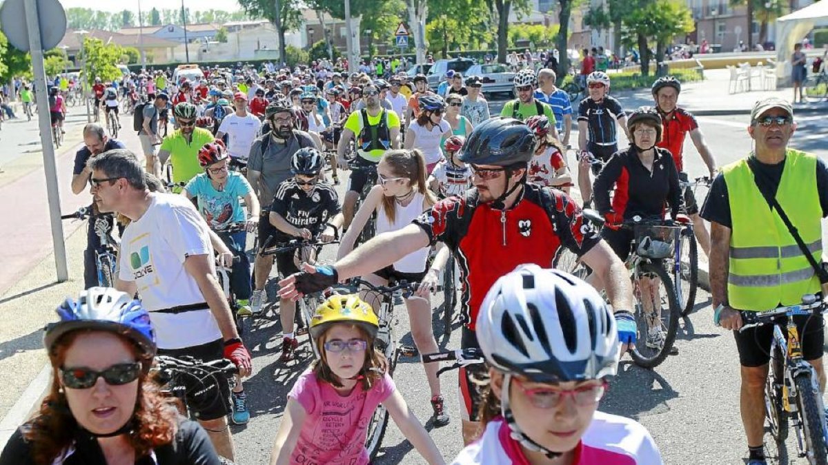 Imagen de archivo de una marcha ciclista.-J.M. LOSTAU