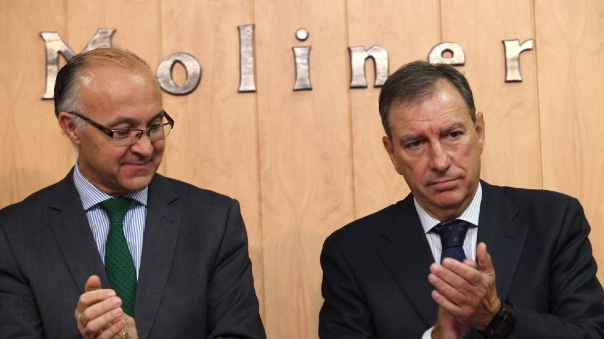 El delegado del Gobierno en Castilla y León, Ramiro Ruiz Medrano (I), y el consejero de Educación, Juan José Mateos (D), presentan el Plan Director para la Convivencia y Mejora de la Seguridad en los centros educativos y sus entornos 2014-2015-Ical