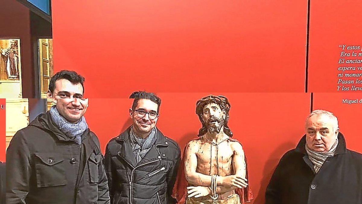 David Esteban, Pedro Miguel Escudero y Antonio Santamaría junto al Ecce Homo.-E.M.