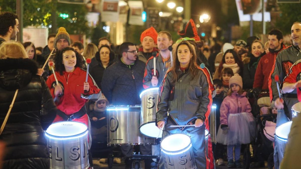 Batucada de carnaval en las calles del centro de Valladolid. -PHOTOGENIC