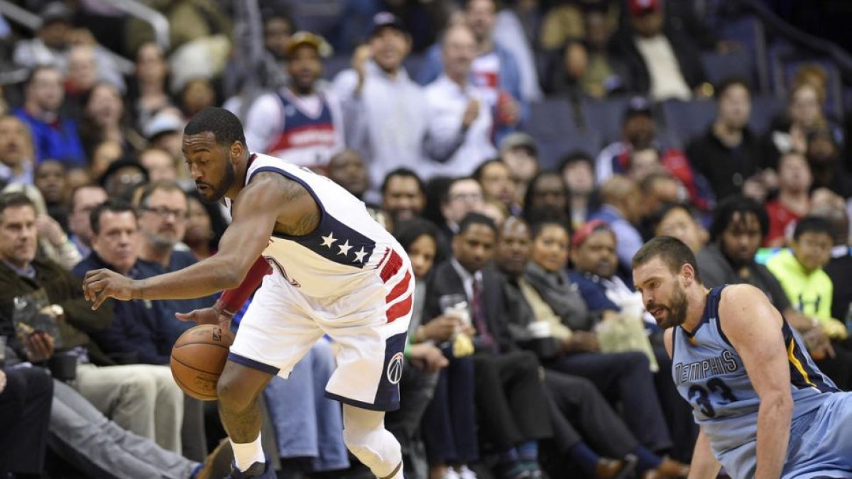 Los Grizzlies de Gasol no pudieron sacar una victoria de la pista de los Wizards.-AP / NICK WASS