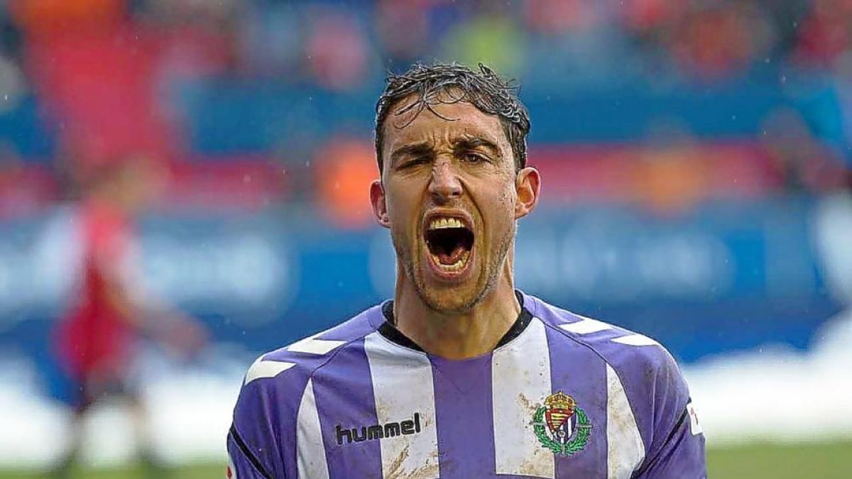Mata celebra uno de los tantos logrados en El Sadar.-PHOTO-DEPORTE