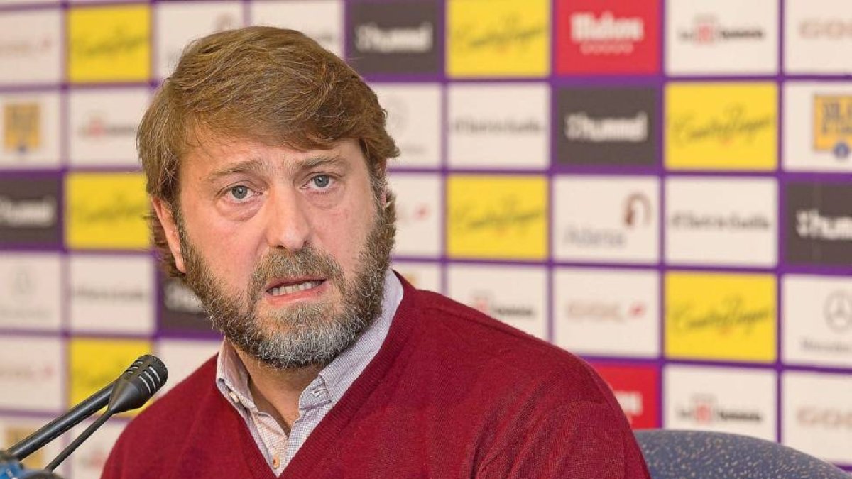 Carlos Suárez, presidente del Real Valladolid, en la sala de prensa del estadio Zorrilla.-Pablo Requejo