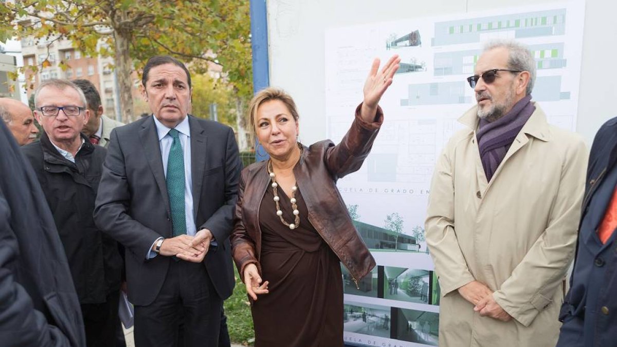 El consejero de Sanidad, Antonio María Sáez, la alcaldesa de Zamora, Rosa Valdeon, y el rector de la universidad de salamanca, Daniel Hernández-Ical