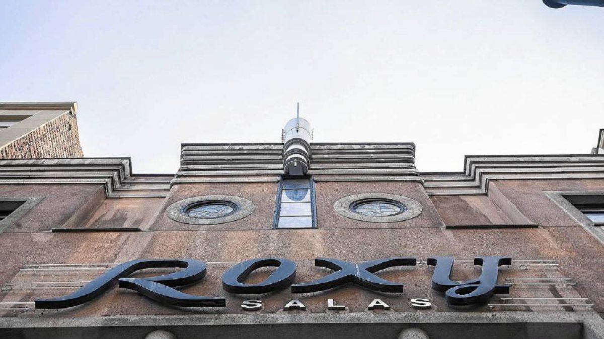 Fachada de los cines Roxy, donde se instalará el casino-Pablo Requejo